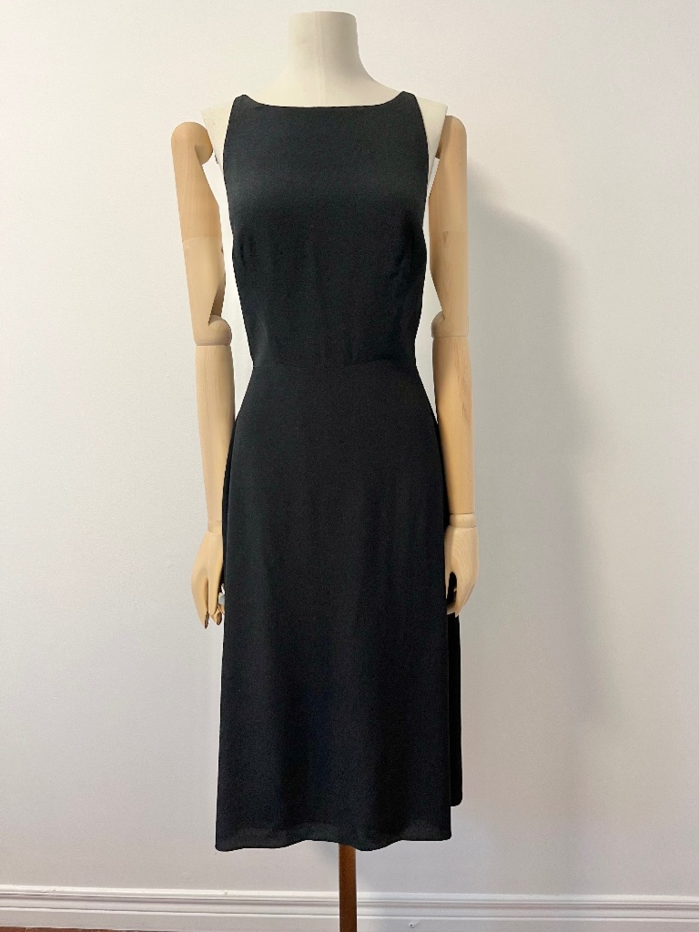 Backless LBD